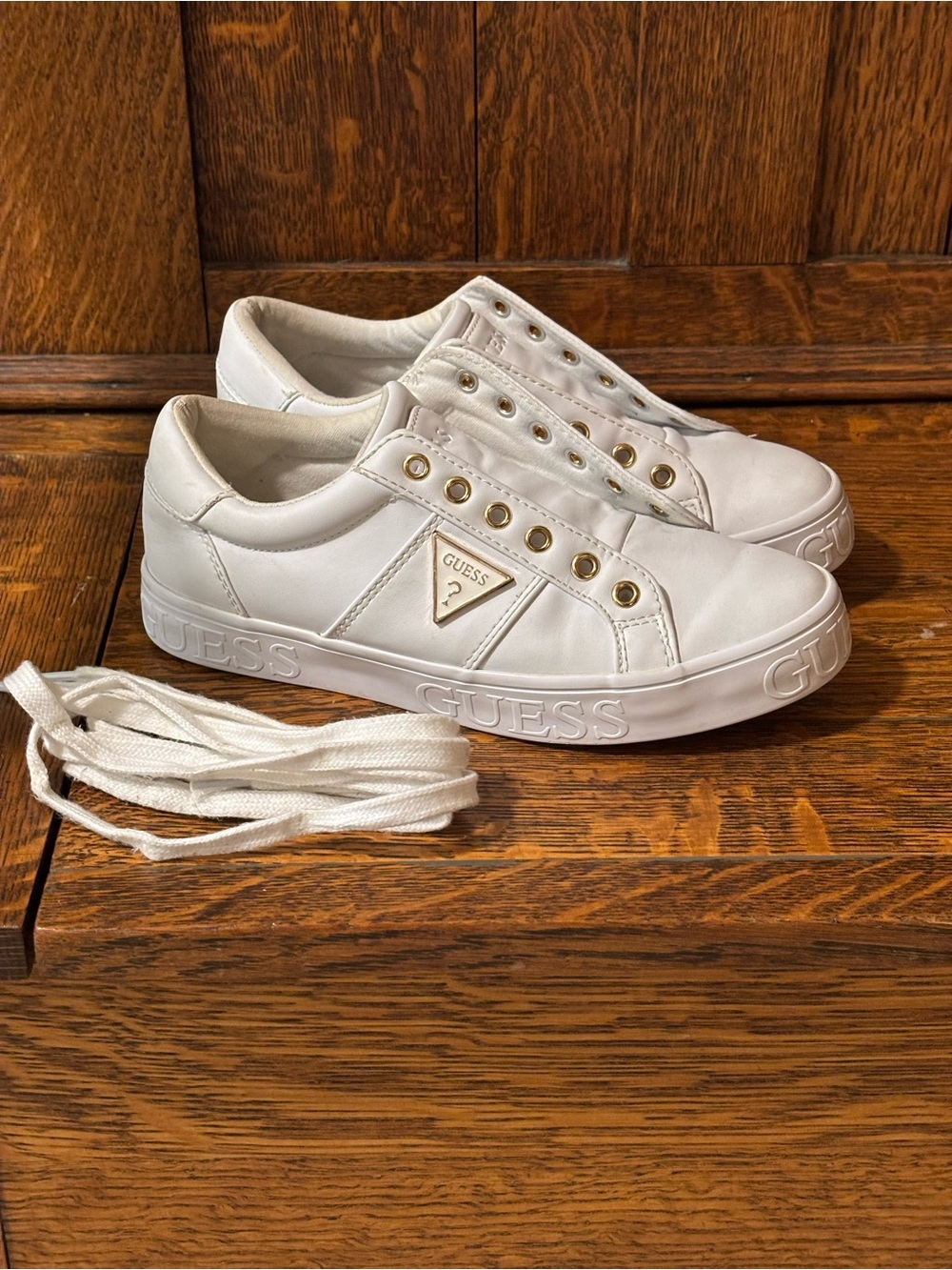 GUESS Astray White & Gold Low-Top Sneakers - Women's Size 7.5 (No Tag)